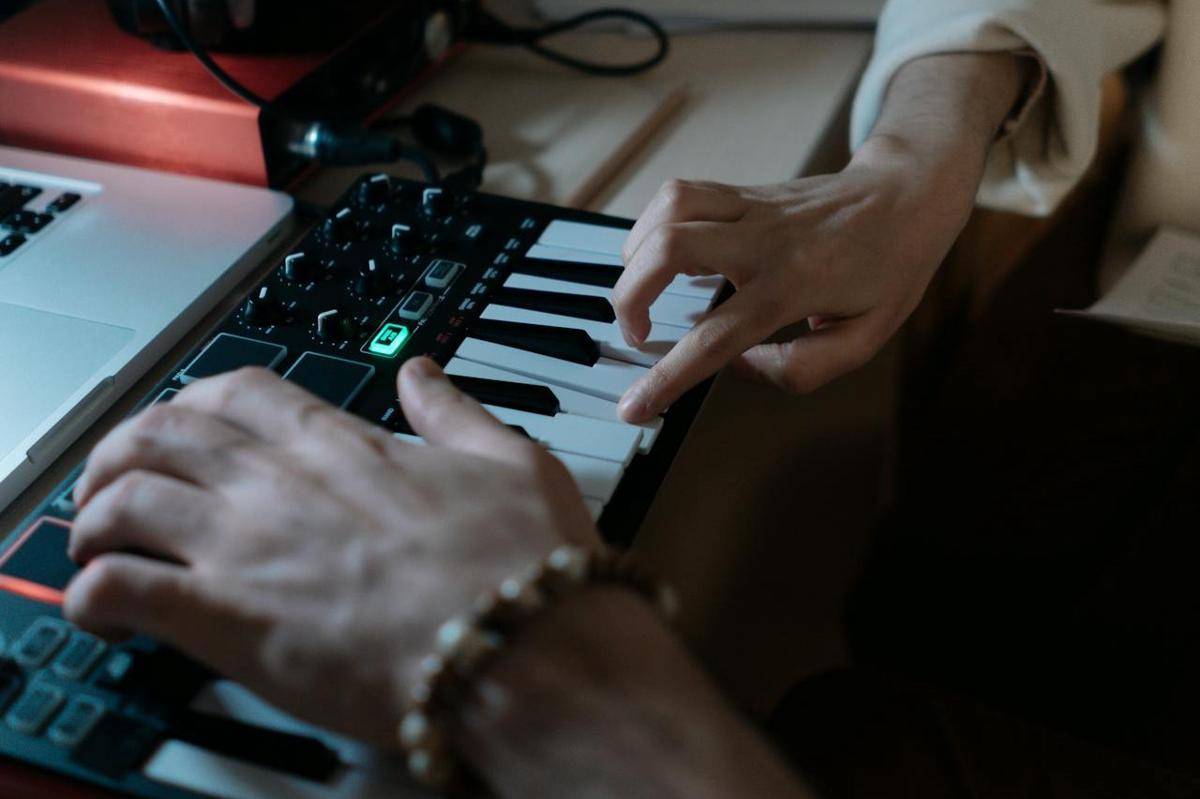 keyboard (Pexels/cottonbro studio)