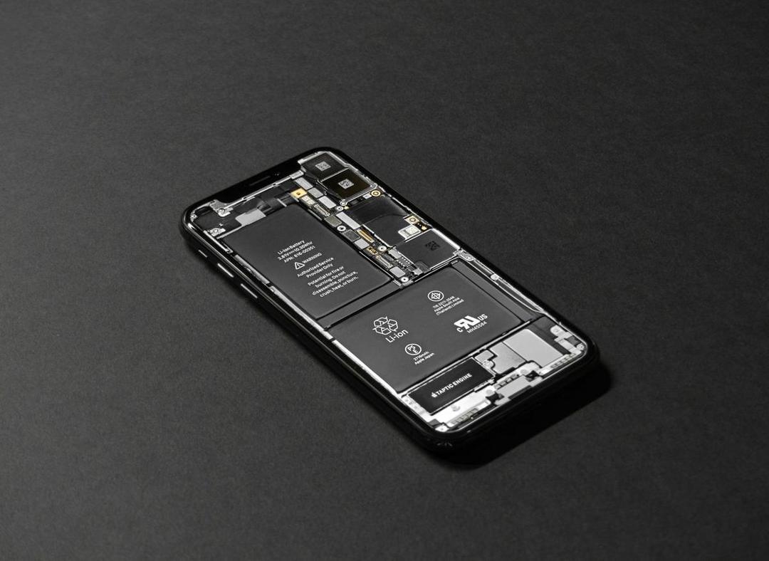 Kenapa Baterai HP Modern Gak Bisa Dilepas? Ini 5 Alasannya