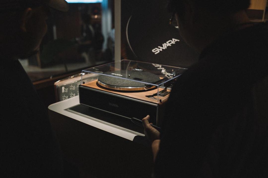 SVVARA V100: Ikon Baru Turntable Premium Merek Lokal