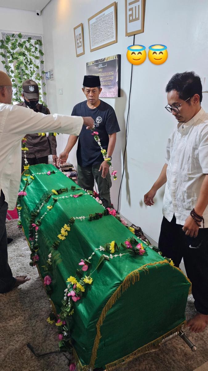 pemakaman ibunda Mita The Virgin "(instagramc.om/mitathevirgin)