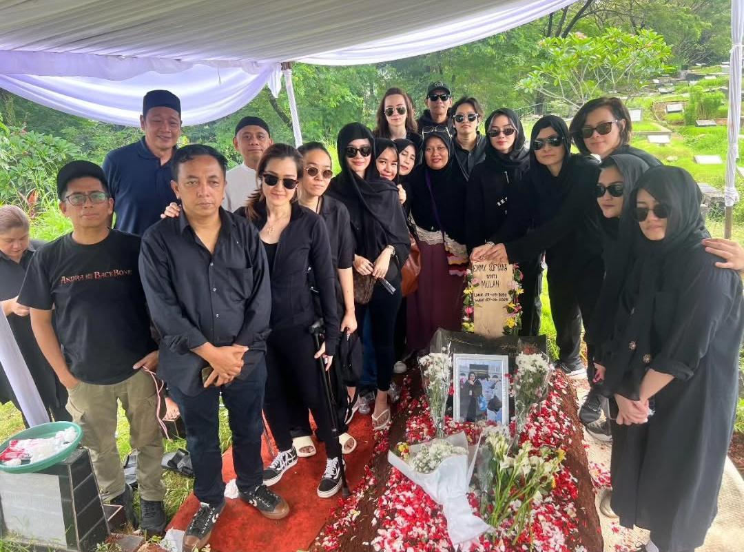 pemakaman ibunda Mita The Virgin "(instagramc.om/mitathevirgin)
