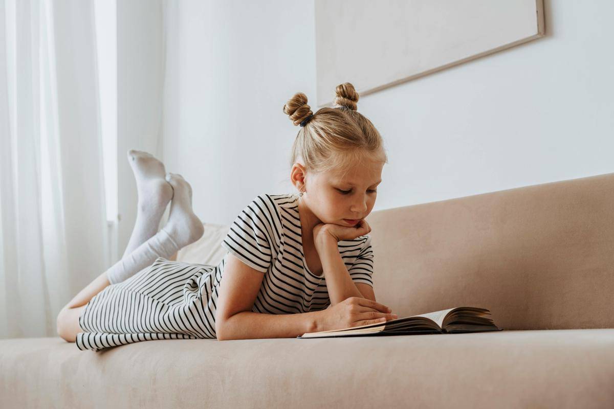 ilustrasi anak belajar dengan nyaman (pexels.com/olia danilevich)