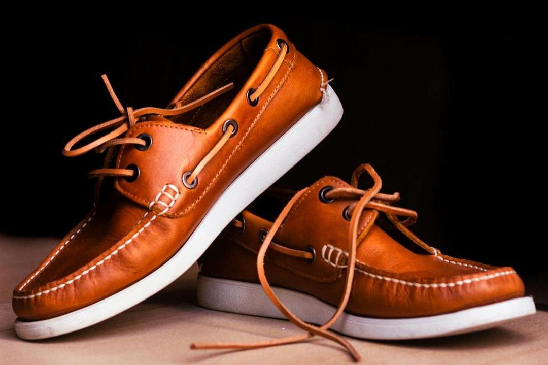 ilustrasi sepatu boat