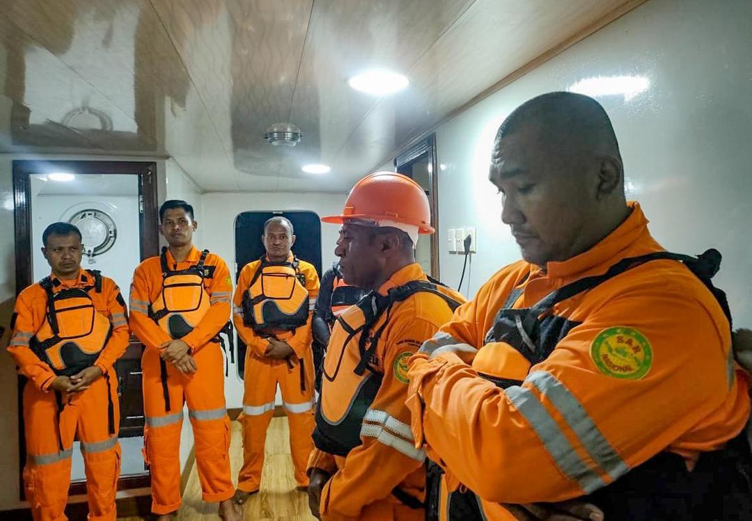 SAR Timika kerahkan tim penyelamat untuk mencari korban ABK KM. Mulia Kenangan, Dimas Wahyu Prawira (25), yang dilaporkan terjatuh dan hilang di perairan Arafura sejak Jumat (27/6/2025) lalu. (IDN Times/Istimewa)