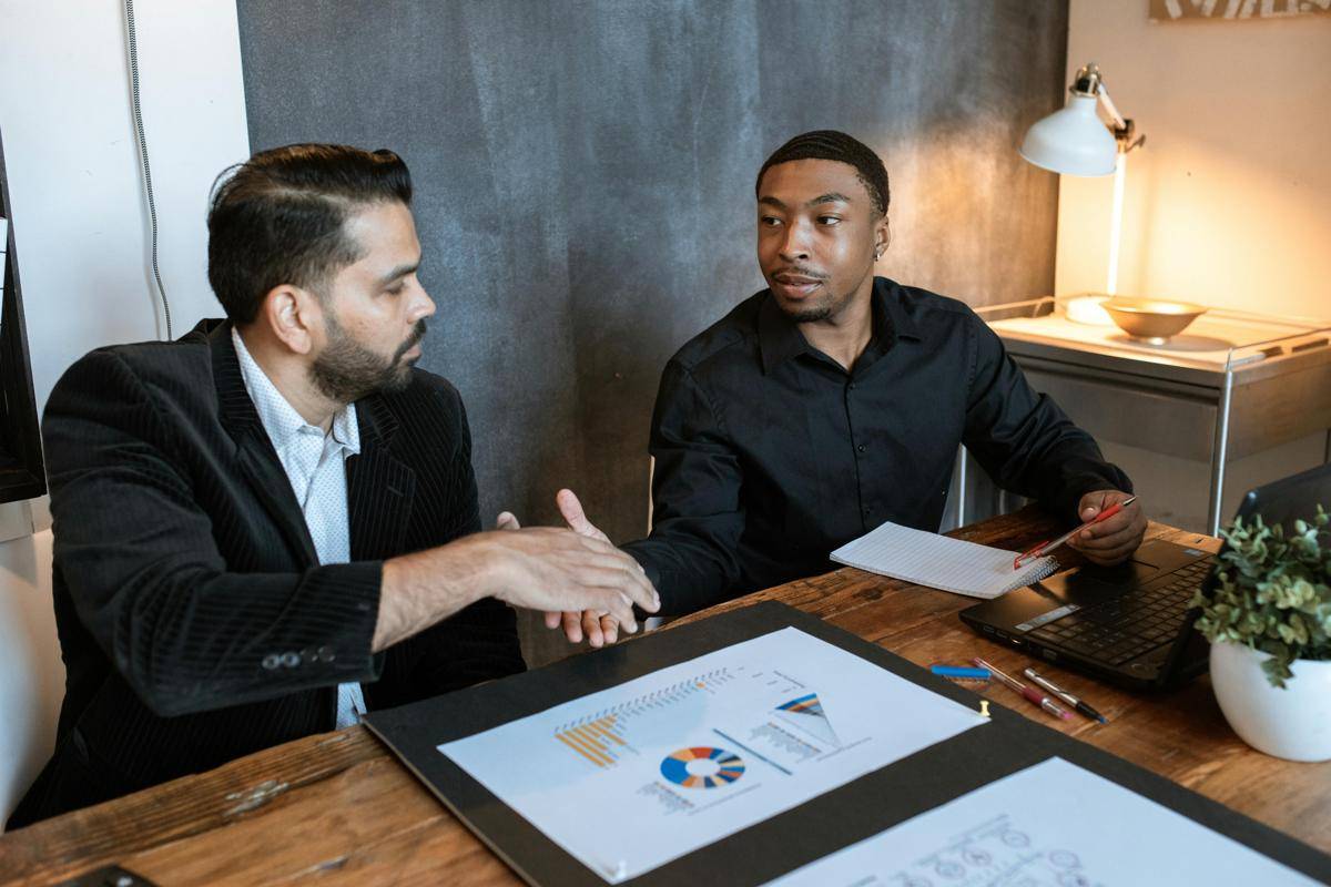 ilustrasi membangun relasi (pexels.com/RDNE Stock project) 