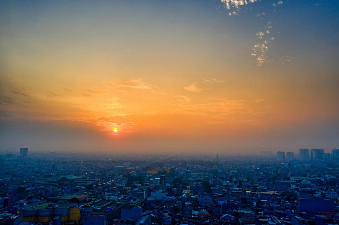 Jakarta berkabut