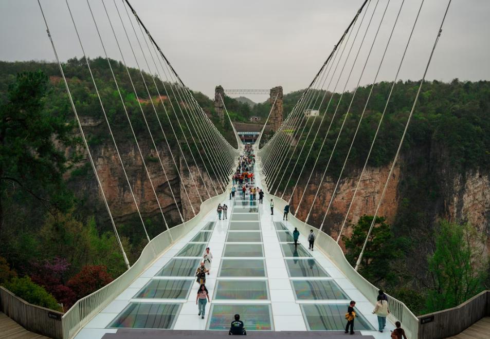 Zhangjiajie Glass Bridge: Jalur Transportasi, HTM, dan Aturan Wisatanya