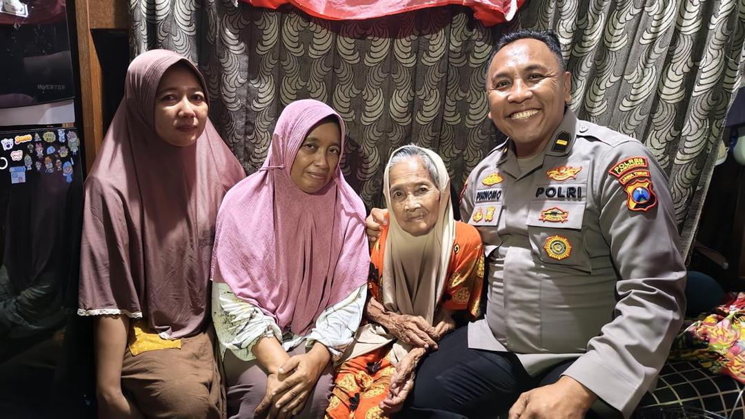 Lansia di Surabaya Diduga 'Dibuang' Anak ke Griya, Ini Penjelasan Sang Anak