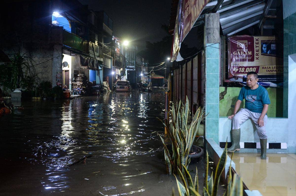 antarafoto-banjir-akibat-luapan-kali-sabi-di-tangerang-1751252257.jpg