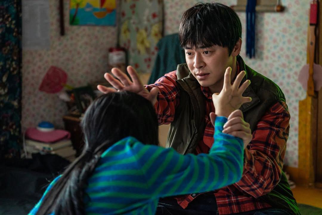 7 Fakta Peran Jo Jung Suk di Film My Daughter Is A Zombie