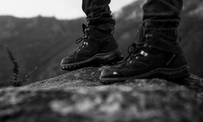Ilustrasi sepatu gunung (pexels.com/Nishant-Aneja)