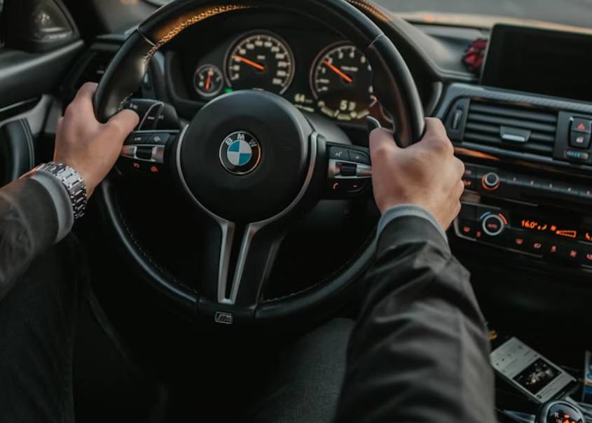 ilustrasi mengemudi mobil (unsplash.com/aranprime)