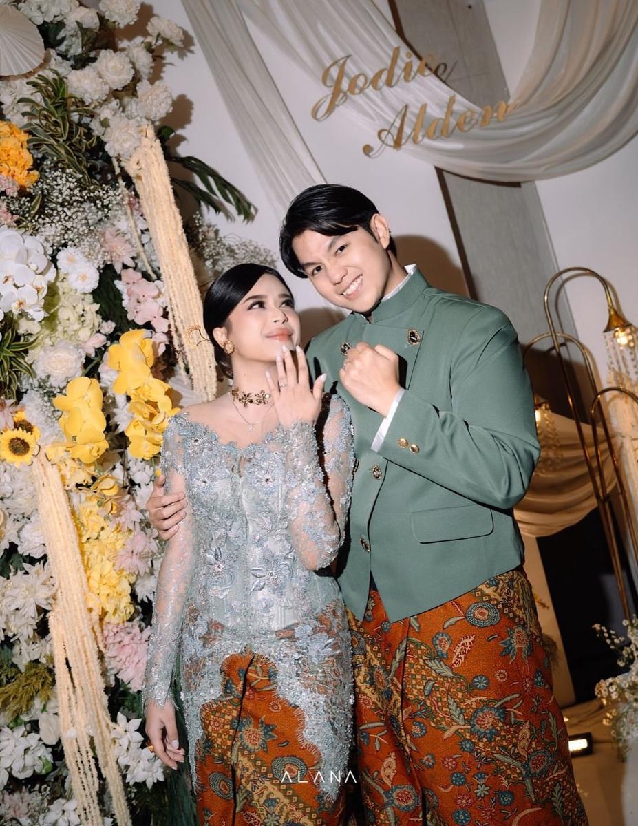 21.06.2025%F0%9F%A4%8D%F0%9F%8C%BB%20Two%20Hearts%2C%20One%20future%F0%9F%A4%8E%23engagement%20%23lamaran%20%232budayaHAHAHA%20%23bukanbocil%20%23sudahcukupumur%20%23sinasiwa%20Venue%20by%20%40doubletr….bintarojayaWedding%20Organizer%20by%20%4…-3.jpg