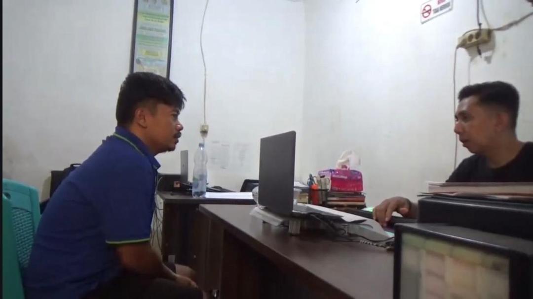 Pria yang membacok juru parkir di Makassar akhirnya ditangkap polisi, Selasa (1/7/2025)/Istimewa