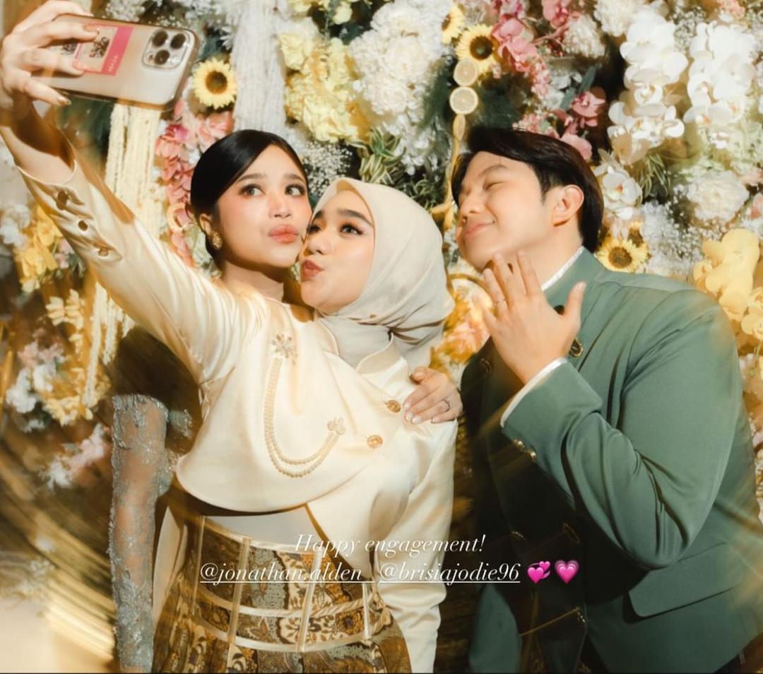 artis di lamaran Brisia Jodie (instagram.com/nabilataqiyyah)