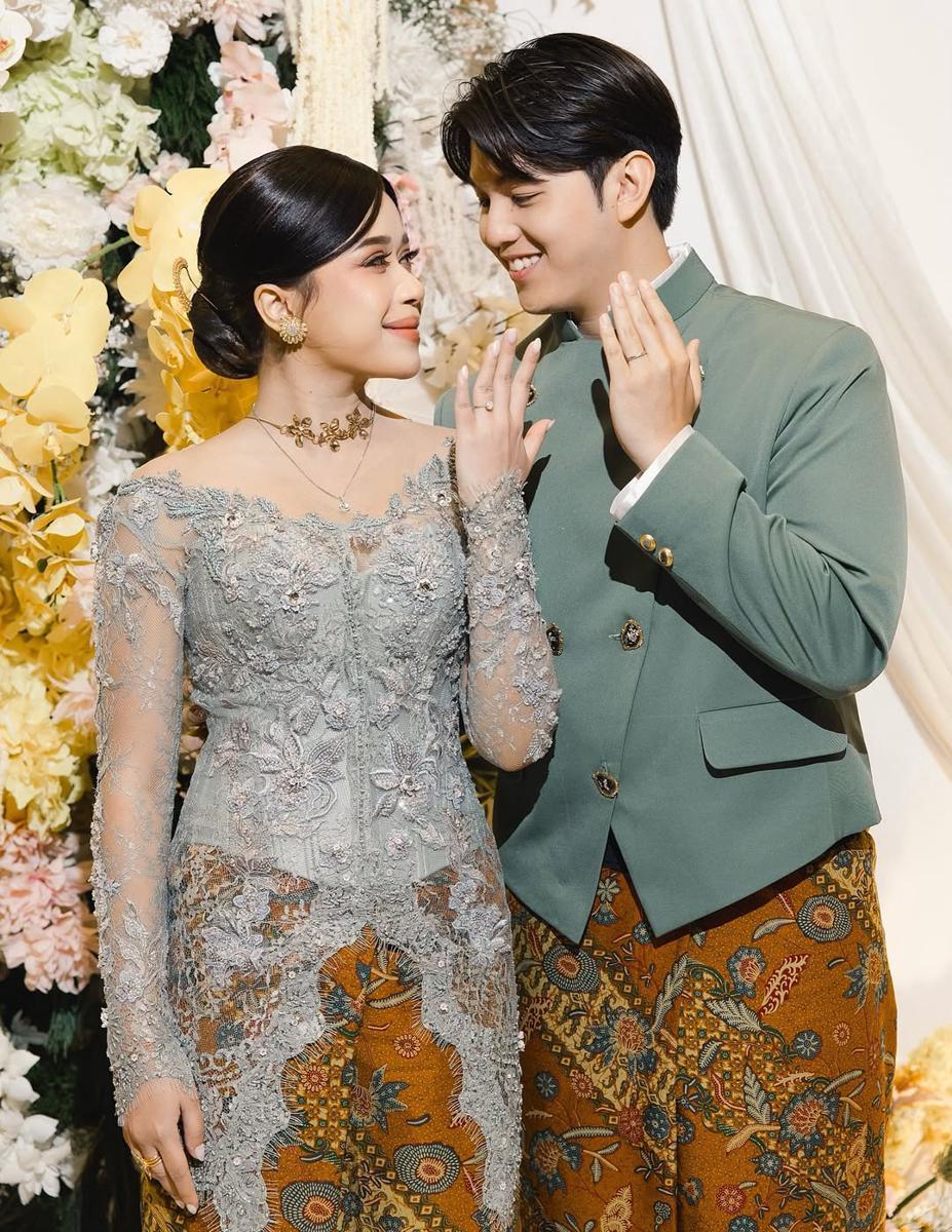21.06.2025%F0%9F%A4%8D%F0%9F%8C%BB%20Two%20Hearts%2C%20One%20future%F0%9F%A4%8E%23engagement%20%23lamaran%20%232budayaHAHAHA%20%23bukanbocil%20%23sudahcukupumur%20%23sinasiwa%20Venue%20by%20%40doubletr….bintarojayaWedding%20Organizer%20by%20%4…-2.jpg