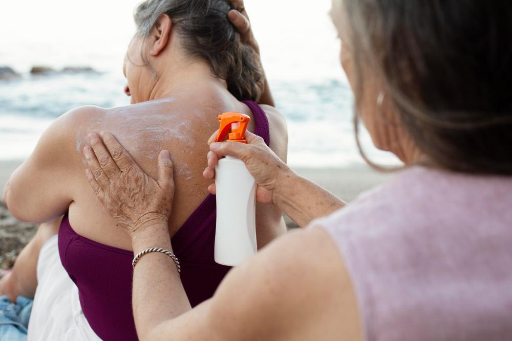 ilustrasi sunscreen spray (freepik.com/freepik)
