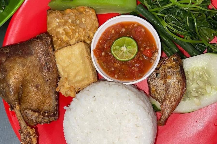 Daftar Menu Warung Eropa Magetan Milik Komedian Isa Bajaj