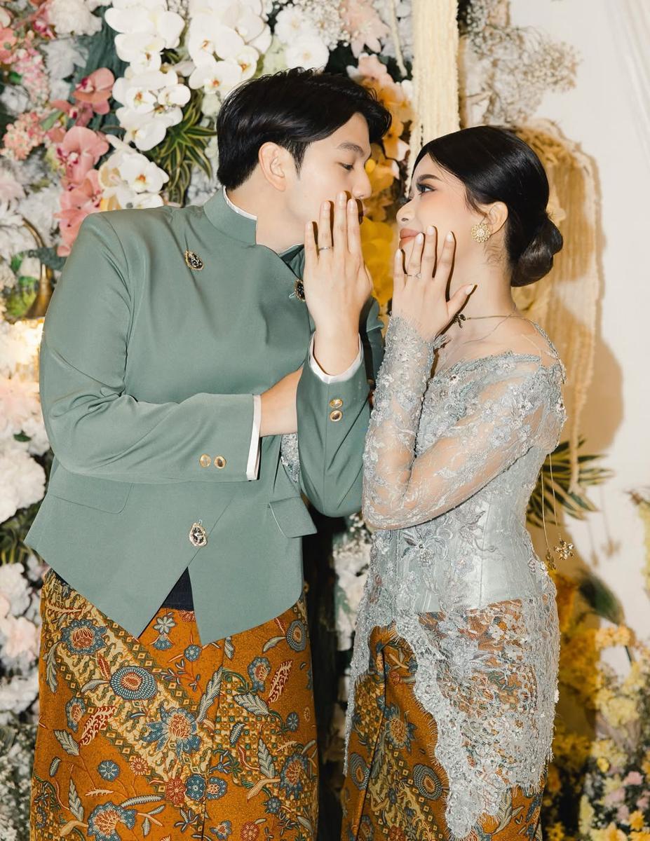 21.06.2025%F0%9F%A4%8D%F0%9F%8C%BB%20Two%20Hearts%2C%20One%20future%F0%9F%A4%8E%23engagement%20%23lamaran%20%232budayaHAHAHA%20%23bukanbocil%20%23sudahcukupumur%20%23sinasiwa%20Venue%20by%20%40doubletr….bintarojayaWedding%20Organizer%20by%20%4…-7.jpg