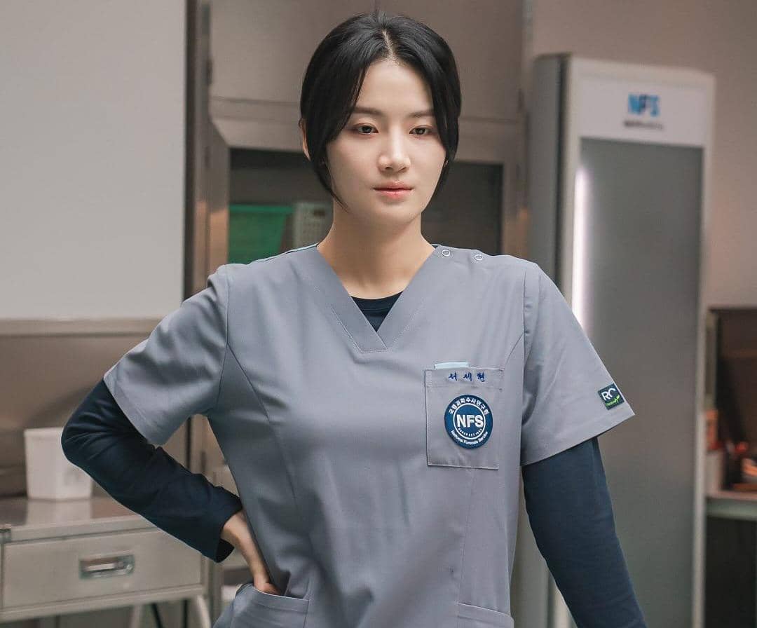 still cut drama Korea Hunter With A Scalpel (instagram.com/xplusu.series)