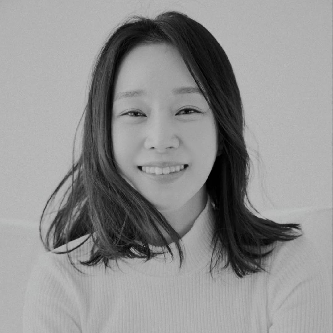 Lee Seo Yi (instagram.com/esoe242)