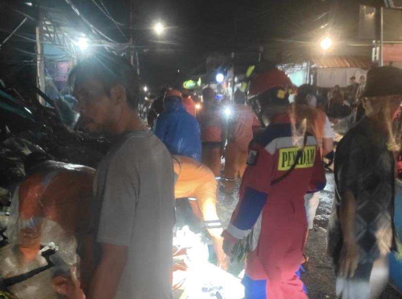Bangunan Bekas Pabrik Roti di Bukit Duri Ambruk Diguyur Hujan Lebat 