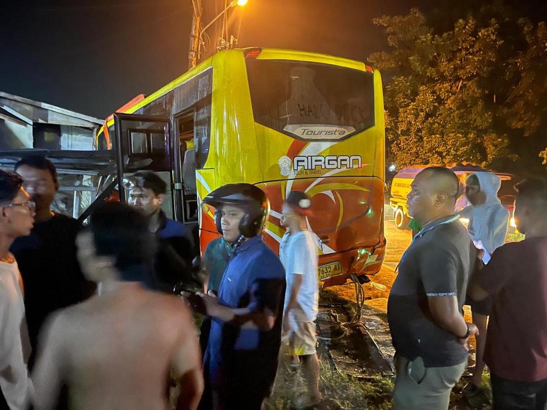 Bus Casis Tamtama Tabrak Warung di Kubu Raya, Pria Tewas saat Nongkrong