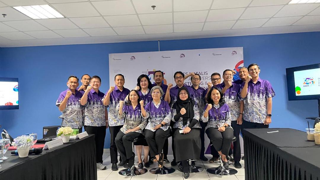 Guru Besar BINUS University di acara Pertemuan bersama Dewan Guru Besar BINUS UNIVERSITY dalam rangka Dies Natalies ke-44 BINUS University (1/7/25) di BINUS @Kemanggisan – Kampus Anggrek. (IDN Times/Dina Fadillah Salma)