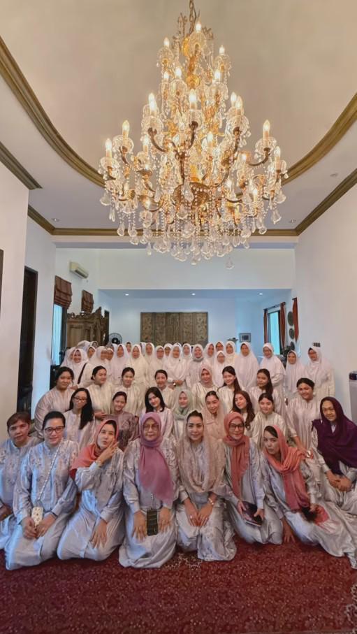 1.000 hari meninggalnya ibunda Mayangsari (Instagram.com/mayangsari_official)