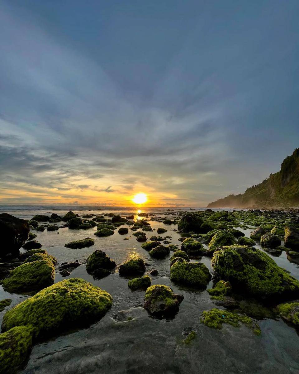 Pantai menganti Kebumen (instagram.com/mengantikebumen)