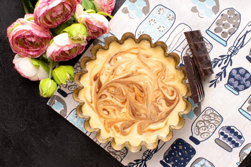 ilustrasi membentuk pola marbling pada kue 