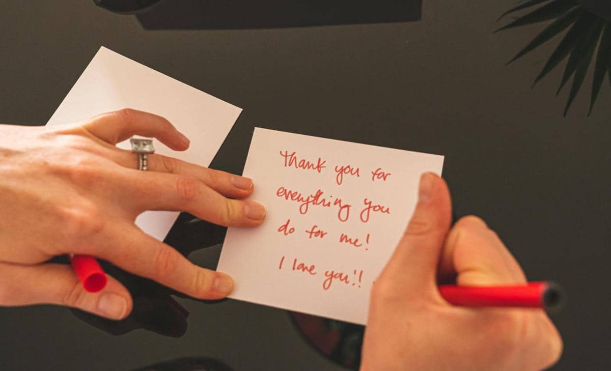 ilustrasi menulis sticky note (pexels.com/Castorly Stock)