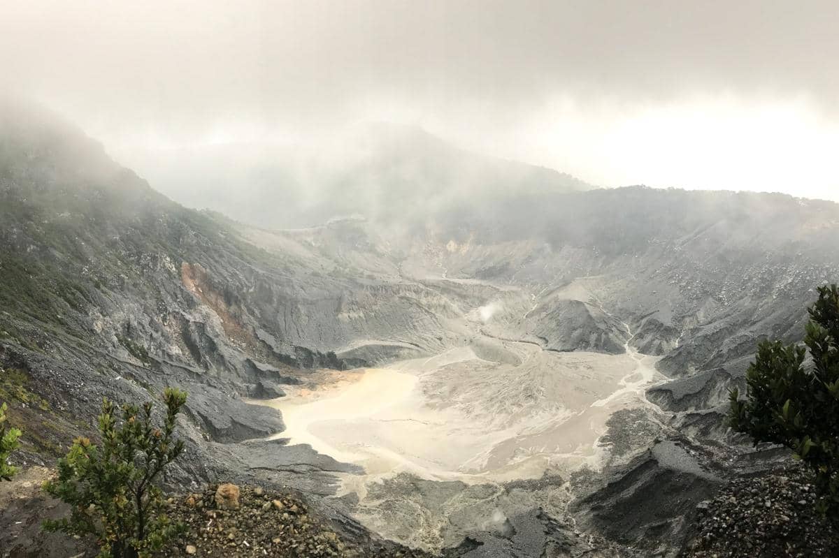 Potret kawah di Gunung Tangkuban Perahu