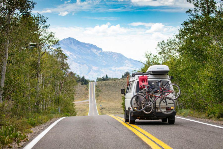 Ilustrasi road trip