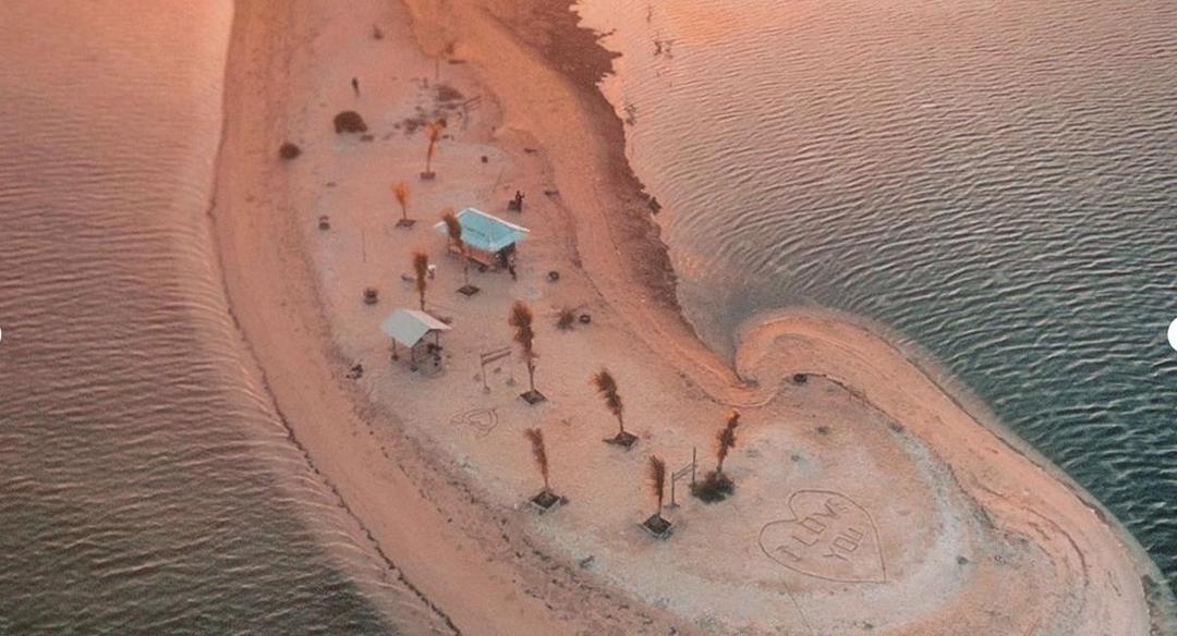 Pantai Gili Putih Sumberkima Bali