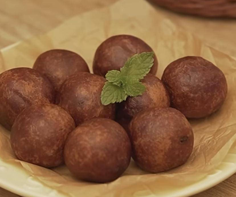 Bola ubi ungu cokelat (insatgram.com/@oktavidailu_)