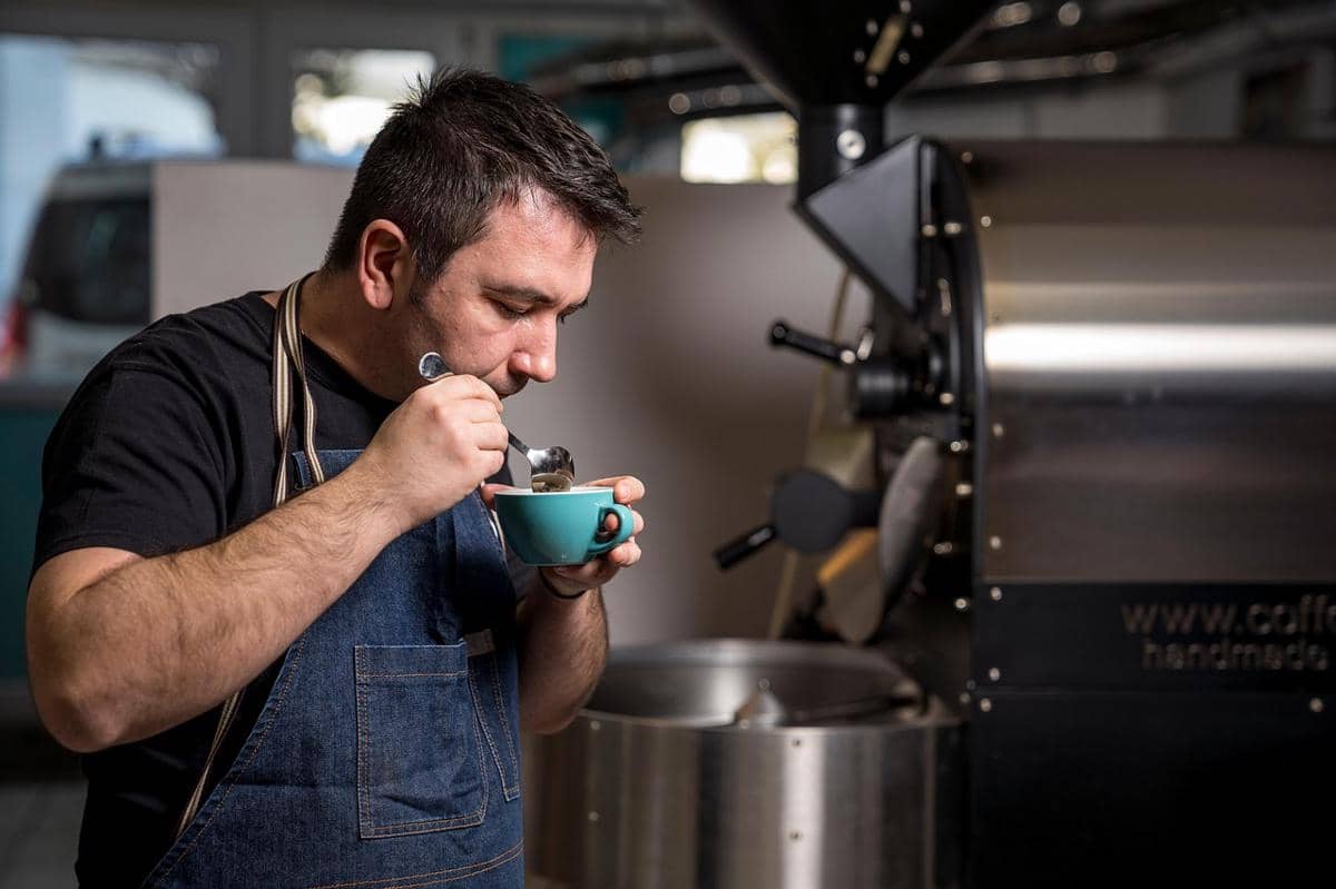 ilustrasi mencicipi makanan