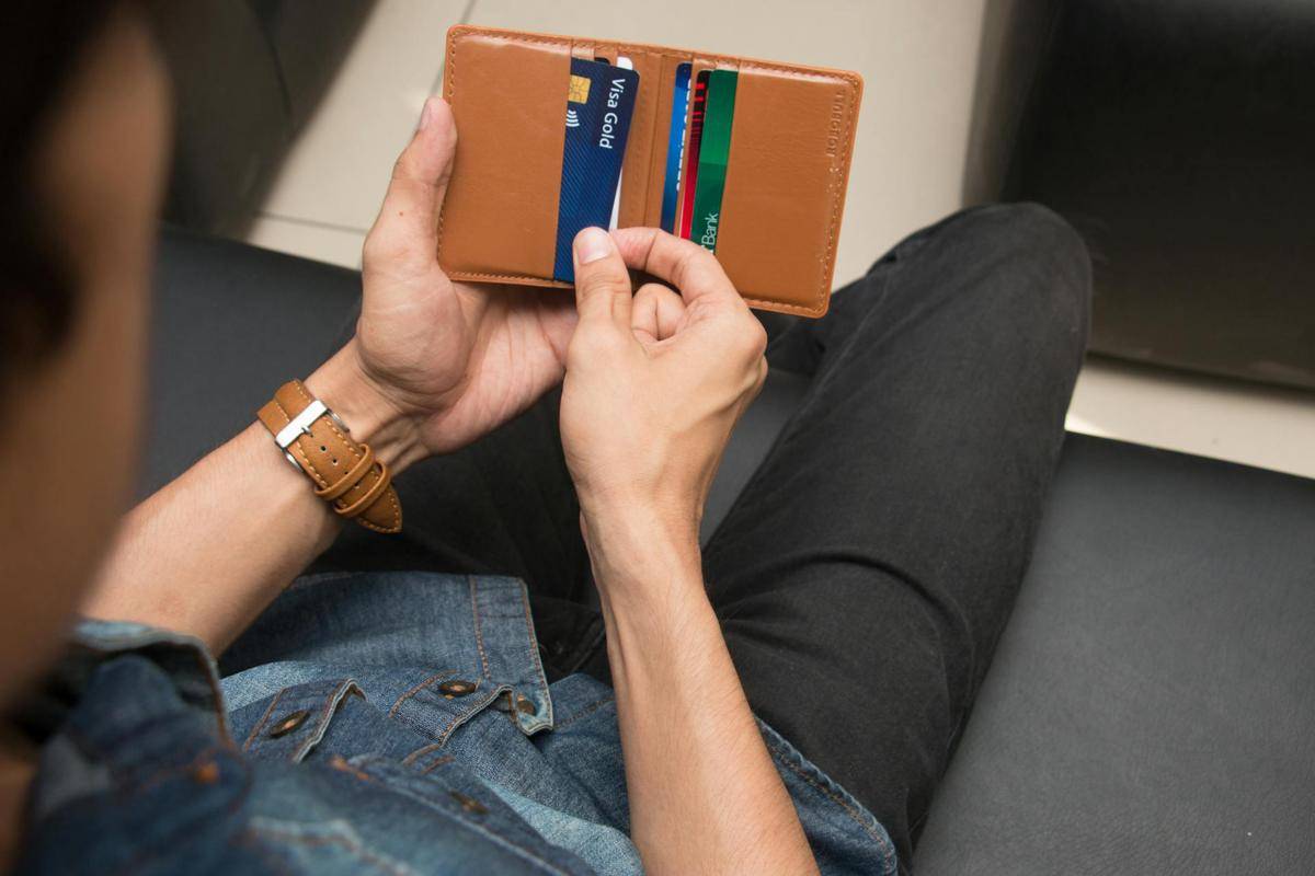 ilustrasi dompet kartu (pexels.com/Rann Vijay)