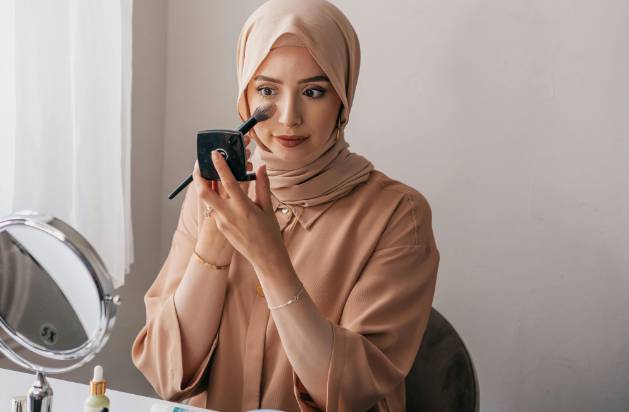 ilustrasi menggunakan sunburnt blush (pexels.com/PNW Production)