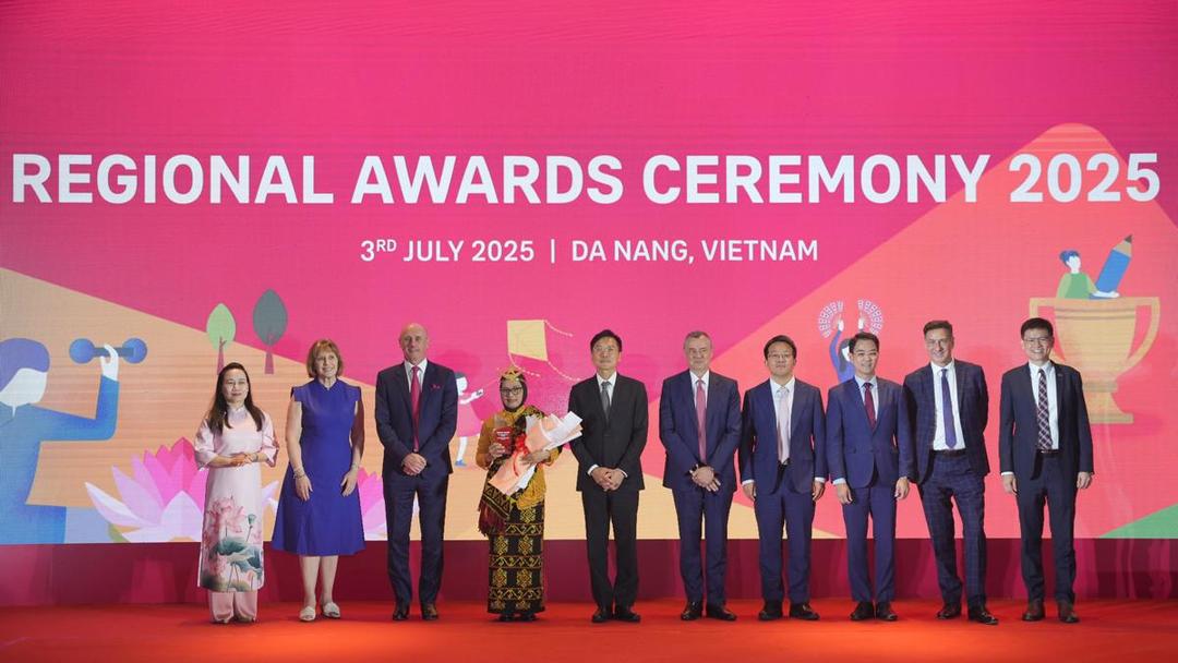 HEADLINE PHOTO Group photo- Regional Winner UPTD SD Negeri Papela Indonesia.jpeg