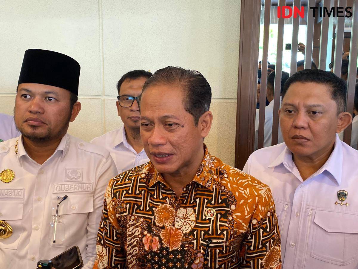 Menteri Lingkungan Hidup, Hanif Faisol Nurofiq mengatakan hasil investigasi dugaan pencemaran di perairan Muara Badak akan keluar dalam dua minggu ke depan. 