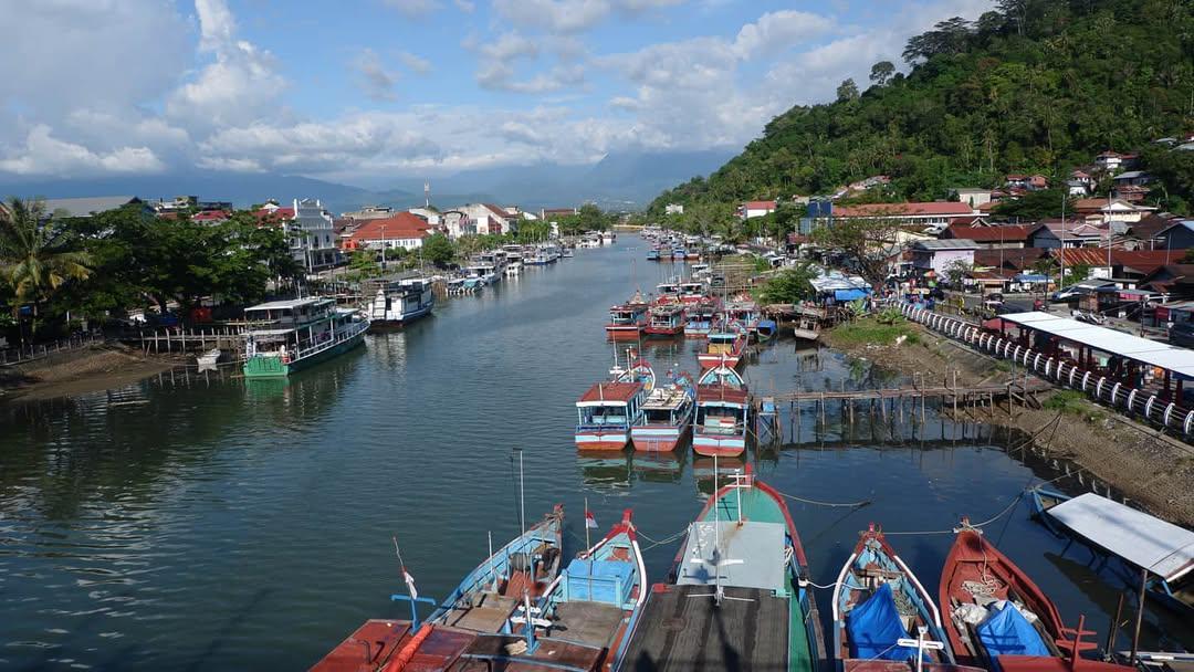 Sungai Batang Arau di wilayah Kota Tua Padang (Foto: IDN Times/Halbert Caniago)