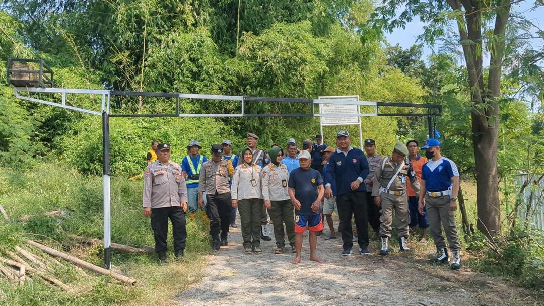 Satpol PP Tutup Paksa Galian Pasir Ilegal di Sungai Bengawan Madiun