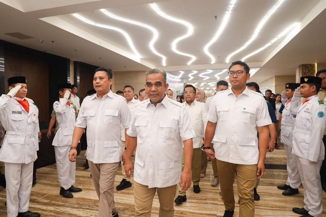 Sekretaris Jenderal Partai Gerindra Ahmad Muzani saat tiba di acara Temu Kader di Hotel Claro, Makassar, Jumat (4/7/2025). (Dok. Istimewa)