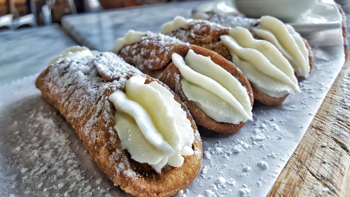 5 Cara Menyimpan Cannoli agar Tetap Renyah sampai Besok, Gak Melempem!