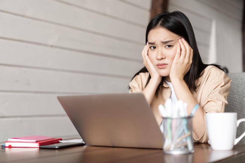 ilustrasi perempuan burnout
