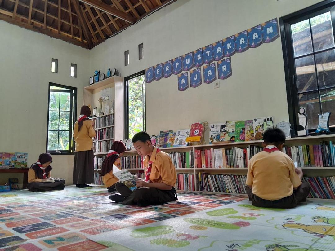 Perpustakaan, klub baca, gerakan literasi
