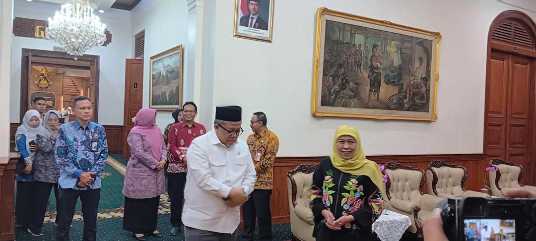 Wamen Fahri Temui Khofifah untuk Data Renovasi Rumah di Jatim