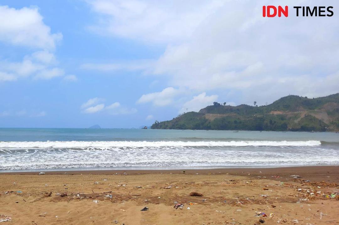 Pantai Midodaren Tulungagung 2.jpg