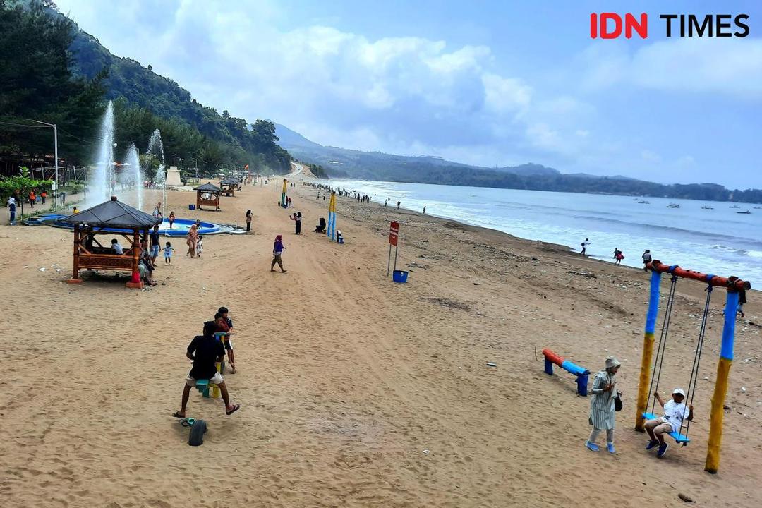 Pantai Midodaren Tulungagung 1.jpg